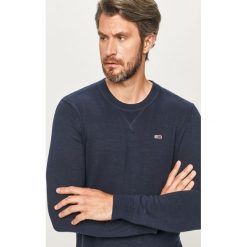 Tommy Jeans - Sweter. Czerwone swetry męskie Tommy Jeans, s, bez wzorów, z bawełny, z okrągłym kołnierzem, bez kaptura. Za 359,90 zł.