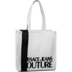 Torebka VERSACE JEANS COUTURE - E1VVBBM3 71412 003. Białe torebki klasyczne damskie Versace Jeans Couture, bez wzorów, z jeansu, klasyczne, duże, bez dodatków. W wyprzedaży za 459,00 zł.