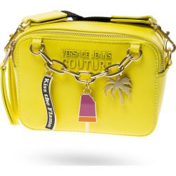 TOREBKA Versace Jeans Couture. Żółte torebki worki damskie Versace Jeans Couture, bez wzorów, z jeansu, na ramię, bez dodatków. Za 524,30 zł.