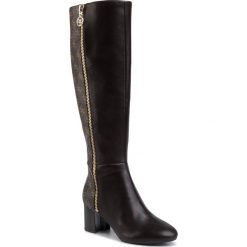 Kozaki GUESS - Addaliz FL8ADD FAL11 B BROWN. Pomarańczowe kozaki damskie Guess, ze skóry ekologicznej, przed kolano, na wysokim obcasie, bez zapięcia. W wyprzedaży za 559,00 zł.