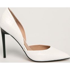 Marciano Guess - Szpilki skórzane. Białe szpilki MARCIANO GUESS, z aplikacjami, ze skóry, bez obcasa, na obcasie, bez zapięcia. Za 839,90 zł.