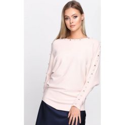 Jasnoróżowy Sweter New Time. Szare bez kategorii marki Born2be, s, z dzianiny, z dekoltem w łódkę. Za 59,99 zł.