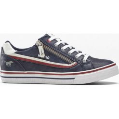 Sneakersy Mustang bonprix ciemnoniebieski. Niebieskie buty dziewczęce sportowe bonprix, z aplikacjami, bez zapięcia. Za 149,99 zł.