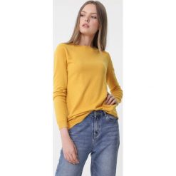 Żółty Sweter Katie. Żółte swetry damskie Born2be, xl, bez wzorów, prążkowane, z długim rękawem, długie, bez kaptura. Za 69,99 zł.