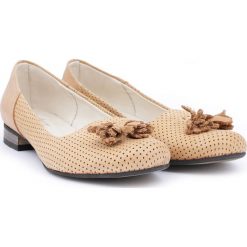 Ażurowe balerinki - skóra naturalna - model 010 - kolor camelowy. Baleriny damskie Zapato, bez wzorów, ze skóry, bez obcasa. W wyprzedaży za 173,40 zł.