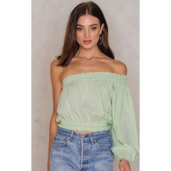 NA-KD Boho Top na jedno ramię - Green. Zielone topy damskie marki NA-KD Boho, bez wzorów, z bawełny, bez kołnierzyka. W wyprzedaży za 24,39 zł.