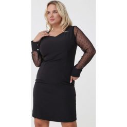 Czarna Sukienka Chantal. Czarne sukienki damskie Born2be, na co dzień, bez wzorów, z okrągłym kołnierzem, z długim rękawem, długie, midi, proste. Za 89,99 zł.