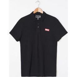 Koszulka polo Marvel - Czarny. Czarne koszulki polo męskie House, s, z motywem z bajki, bez rękawów. Za 49,99 zł.