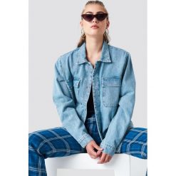 NA-KD Kurtka jeansowa z dużymi kieszeniami - Blue. Niebieskie kurtki damskie jeansowe marki NA-KD. Za 283,95 zł.