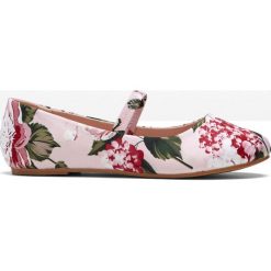 Baleriny bonprix perłowy jasnoróżowy w kwiaty. Różowe baleriny dziewczęce bonprix, w kwiaty, eleganckie, bez obcasa. Za 74,99 zł.