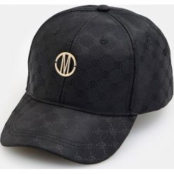 Czapka z daszkiem z połyskiem -. Czapki damskie Mohito, bez wzorów. Za 39,99 zł.