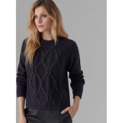 Sweter ze strukturalną aplikacją - Szary. Szare swetry damskie Mohito, s, z aplikacjami, bez rękawów, bez kaptura. Za 139,99 zł.