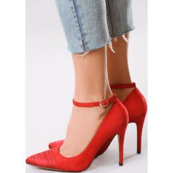 Czerwone Szpilki Steal It. Czerwone szpilki Born2be, bez wzorów, bez obcasa, na szpilce, bez zapięcia. W wyprzedaży za 54,99 zł.