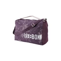 Torby sportowe Reebok Sport Torba Foundation Graphic Grip Bag. Fioletowe torebki klasyczne damskie Reebok Sport, bez wzorów, sportowe, bez dodatków. Za 139,00 zł.