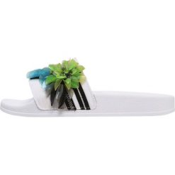MSGM FLOWER BAND POOL SLIDE Klapki white/multicolor. Białe klapki damskie marki MSGM, z tworzywa sztucznego. W wyprzedaży za 399,50 zł.