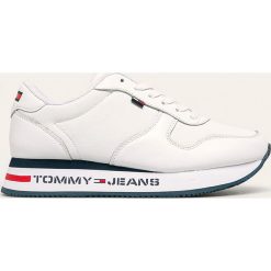 Tommy Jeans - Buty. Białe buty sportowe damskie Tommy Jeans, bez wzorów, z jeansu, sportowe. W wyprzedaży za 359,90 zł.