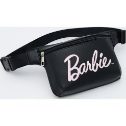 Saszetka nerka Barbie - Czarny. Czarne nerki damskie Sinsay, bez wzorów, bez dodatków. Za 39,99 zł.