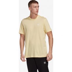 Adidas Originals Essential Koszulka Żółty. Żółte podkoszulki męskie adidas Originals, xxl, bez wzorów, z bawełny, bez kołnierzyka, z krótkim rękawem, krótkie. Za 111,95 zł.