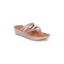 Japonki FitFlop LINNY CRISS CROSS TOE-THONG. Różowe klapki damskie FitFlop, bez wzorów, bez obcasa. W wyprzedaży za 356,30 zł.