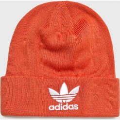 Adidas Originals - Czapka. Pomarańczowe czapki damskie adidas Originals, na zimę, bez wzorów, z dzianiny. W wyprzedaży za 69,90 zł.