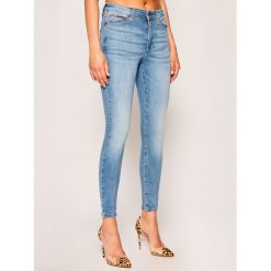 Jeansy Super Skinny Fit Tommy Jeans Sylvia DW0DW08096. Niebieskie jeansy damskie Tommy Jeans. W wyprzedaży za 319,00 zł.
