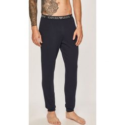 Emporio Armani - Spodnie piżamowe. Czarne piżamy męskie Emporio Armani, s, bez wzorów, z elastanu. W wyprzedaży za 219,90 zł.