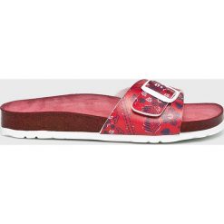 Pepe Jeans - Klapki Oban Virgi. Niebieskie klapki damskie Pepe Jeans, bez wzorów, z jeansu, bez obcasa, na obcasie. W wyprzedaży za 159,90 zł.