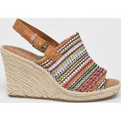 Toms - Koturny Monica. Koturny damskie Toms, bez obcasa, na obcasie, na klamry. W wyprzedaży za 269,90 zł.