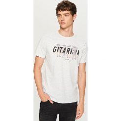 T-shirt z napisem - Kremowy. Białe t-shirty męskie marki Reserved, m, z napisami. Za 29,99 zł.
