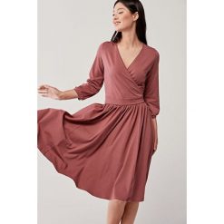 Sukienka Larissa Rose Brown XS różowy. Różowe sukienki damskie s, z elastanu, rozkloszowane. Za 297,00 zł.
