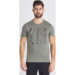 T-SHIRT Armani Exchange. Szare t-shirty męskie m, z nadrukiem, z bawełny, z okrągłym kołnierzem. Za 105,00 zł.