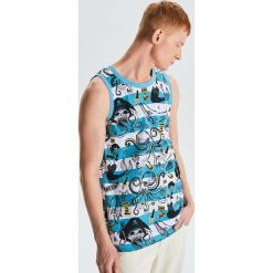 Tank top z marynarskimi nadrukami - Biały. Białe t-shirty męskie Cropp, s, z nadrukiem, bez kołnierzyka. Za 39,99 zł.