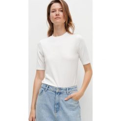 Gładka koszulka basic -. Koszulki damskie Reserved, s, bez wzorów, bez kołnierzyka, bez rękawów. Za 39,99 zł.