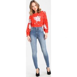 Bluzki damskie: Second Script Petite BLOUSON SLEEVE PENCIL FLOWER Bluzka red