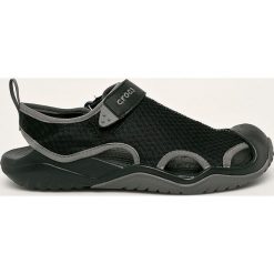 Crocs - Sandały. Czarne kapcie męskie Crocs, bez wzorów, z materiału. W wyprzedaży za 189,90 zł.