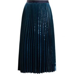 IBlues DOLORES Spódnica trapezowa gruen. Zielone spódniczki trapezowe marki iBlues, z poliesteru. W wyprzedaży za 477,95 zł.