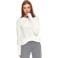 Sweter długi rękaw damski. Białe swetry damskie Top Secret, bez wzorów, z długim rękawem, długie, bez kaptura. W wyprzedaży za 69,99 zł.