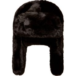 Czapka GRANADILLA TRAPPER CAP. Białe czapki damskie Granadilla, bez wzorów, z futra. Za 220,00 zł.