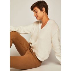 Medicine - Sweter Basic. Białe swetry damskie MEDICINE, s, bez wzorów, z poliesteru, bez rękawów, bez kaptura. W wyprzedaży za 69,90 zł.