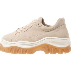 Bronx Sneakersy niskie beige. Brązowe trampki i tenisówki damskie marki Bronx, bez wzorów, ze skóry, bez zapięcia. Za 569,00 zł.