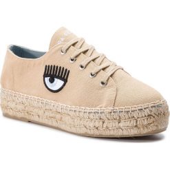 Espadryle CHIARA FERRAGNI - CF2298 Beige. Brązowe espadryle damskie Chiara Ferragni, bez wzorów, ze skóry, bez obcasa, na płaskiej podeszwie. W wyprzedaży za 629,00 zł.
