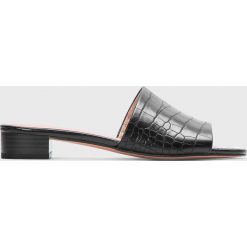 Kazar Studio - Klapki. Czarne klapki damskie Kazar Studio, bez wzorów, ze skóry ekologicznej, bez obcasa, na obcasie. Za 259,90 zł.