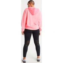 Bluzy rozpinane damskie: Only Play ONPHEAVENN HOOD SWEAT CURVY Bluza lipstick pink