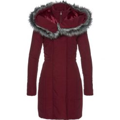 Płaszcz ze sztucznym futerkiem bonprix czerwony klonowy. Czerwone kurtki damskie bonprix, bez wzorów, bez kaptura. Za 219,99 zł.