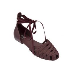 Baleriny w kolorze bordowym. Czerwone baleriny damskie Melissa, Pepe Jeans, bez wzorów, bez obcasa. W wyprzedaży za 149,95 zł.