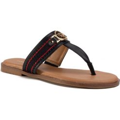 Japonki TOM TAILOR - 8093902 Navy. Niebieskie klapki damskie Tom Tailor, bez wzorów, ze skóry ekologicznej, bez obcasa, na obcasie. W wyprzedaży za 129,00 zł.