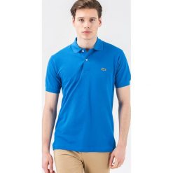 Koszulka polo w kolorze niebieskim. Niebieskie koszulki męskie Lacoste, s, z haftami, z bawełny, klasyczne, bez rękawów. W wyprzedaży za 272,95 zł.