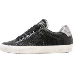 Zadig & Voltaire NEO KEITH Sneakersy niskie noir. Czarne trampki i tenisówki damskie marki Zadig & Voltaire, bez wzorów, ze skóry, bez zapięcia. Za 989,00 zł.