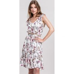 Biała Sukienka Felt. Białe sukienki damskie other, s, w kwiaty, klasyczne, bez kołnierzyka, bez rękawów, midi. Za 59,99 zł.