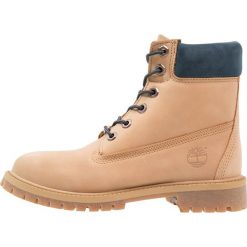 Timberland 6 IN PREMIUM WP Botki sznurowane iced coffee. Brązowe botki damskie skórzane marki Timberland, na sznurówki. W wyprzedaży za 503,20 zł.